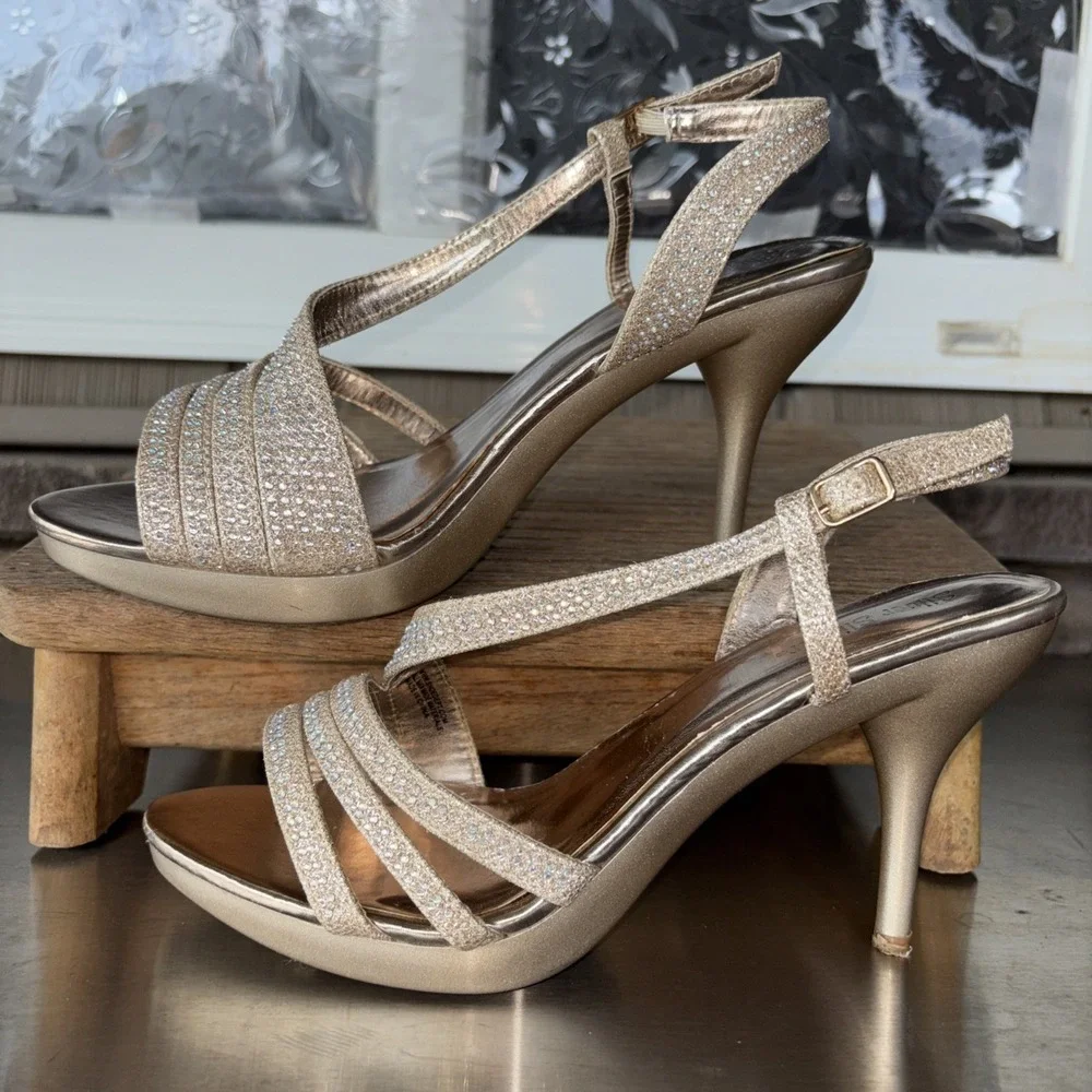 SILVER SLIPPER GOLD/BRONZE 4 IN. HEEL ANTI- SLIP GRIPPING WOMENS  8.5 W